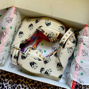 Iron Fist “Distant Memory” wedge in Nude NEW IN BOX